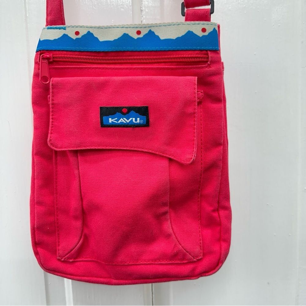 Kavu canvas purse cross body bag pink with blue white red mountain accent‎